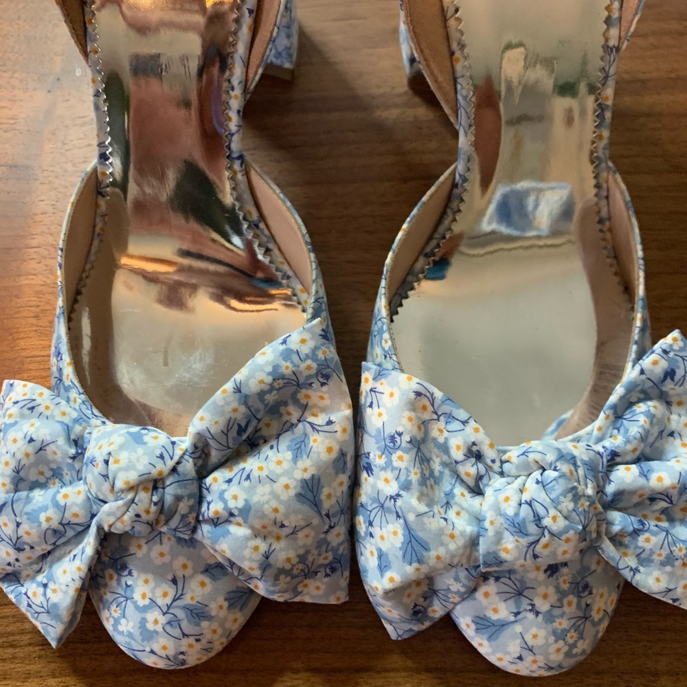 Block heels with bow
